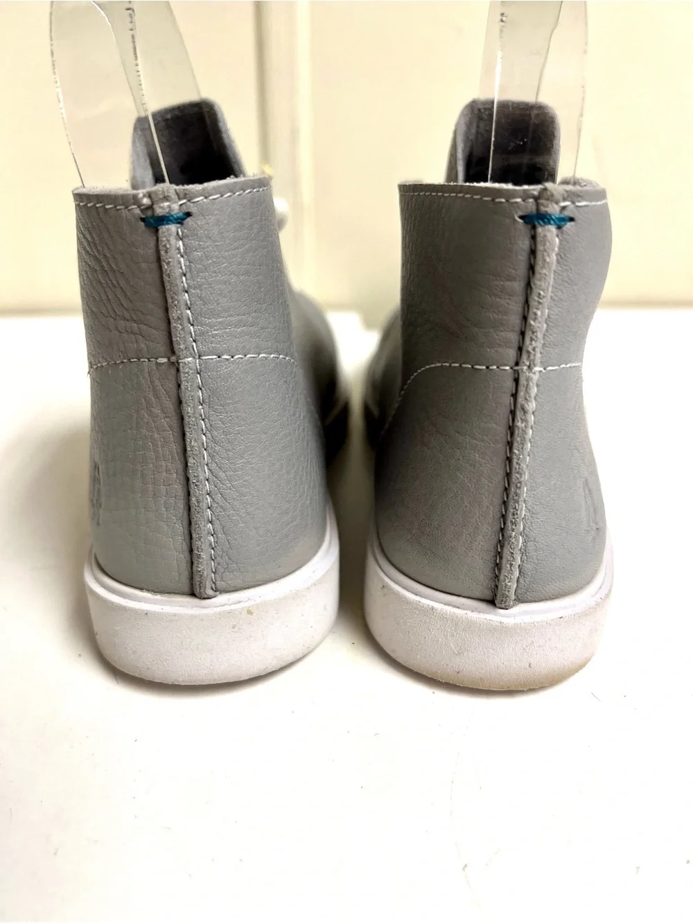 Hush Puppies 6M Women's The Everyday Chukka boots vapor grey leather preppy chic